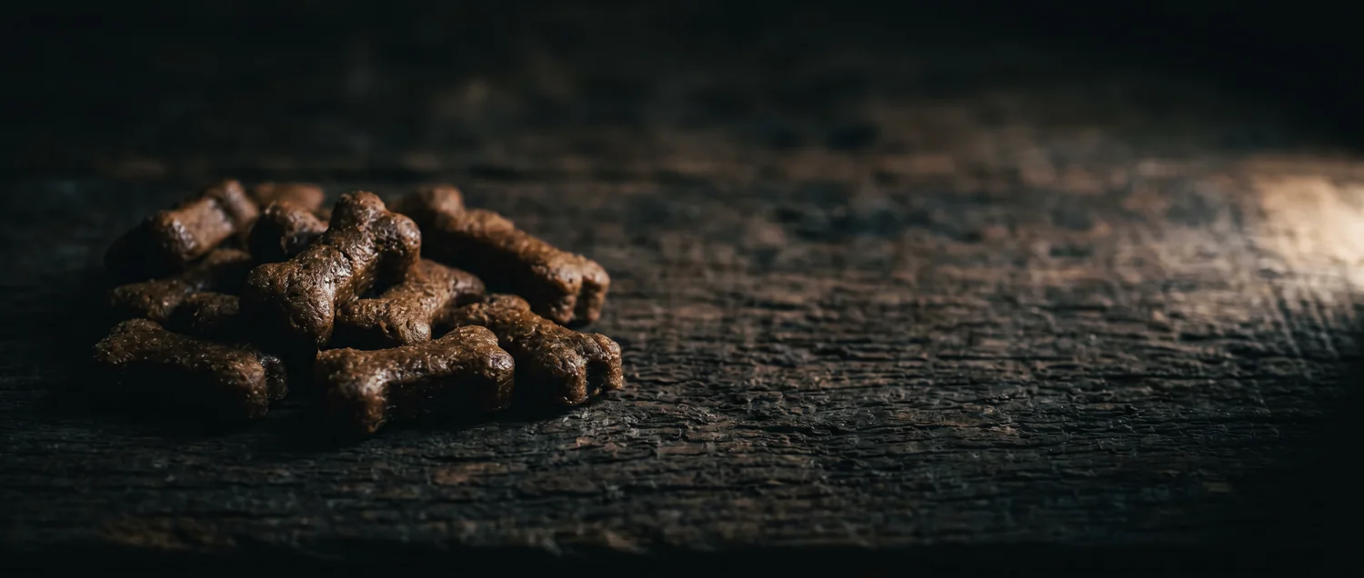 VETIX® soft chews on dark timber